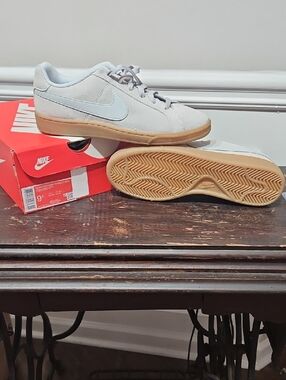 BRAND NEW - Nike Women's Light Gray Sneakers with Gum Sole